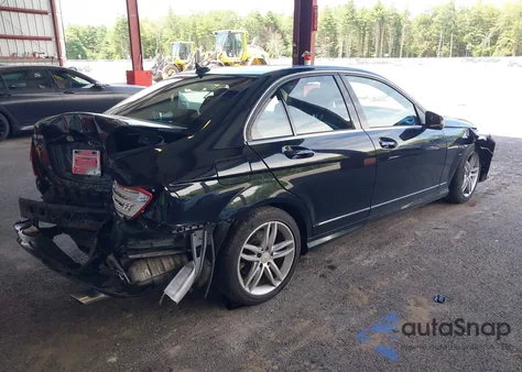 2012 Mercedes-Benz C 300 Luxury 4Matic/Sport 4Matic из США, поврежденный, VIN WDDGF8BB1CA625800